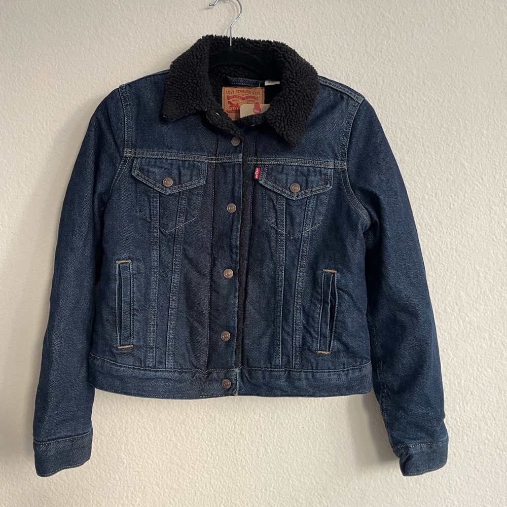 LEVI’S Sherpa Trucker Jacket in Evening Dark Wash | Size XS